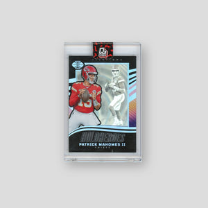 2023 Panini Illusions Patrick Mahomes II Holoheroes #30